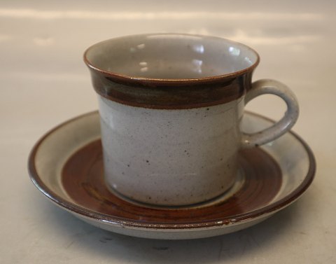 Kaffekop 7 x 8,5 cm cm og underkop 15 cm INGRID gråt og brunt Stentøjs Spisestel 
Knabstrup