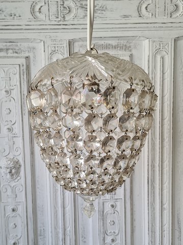 Beautiful sack-shaped crystal lamp, diameter 23 cm.