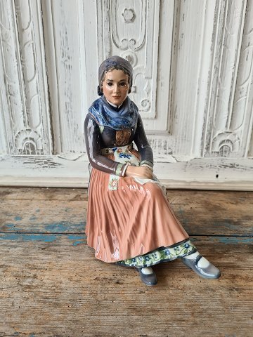 Dahl Jensen figure - Amager girl no. 1110