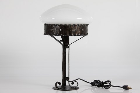 Bordlampe
af patineret metal
Model Strindberg
