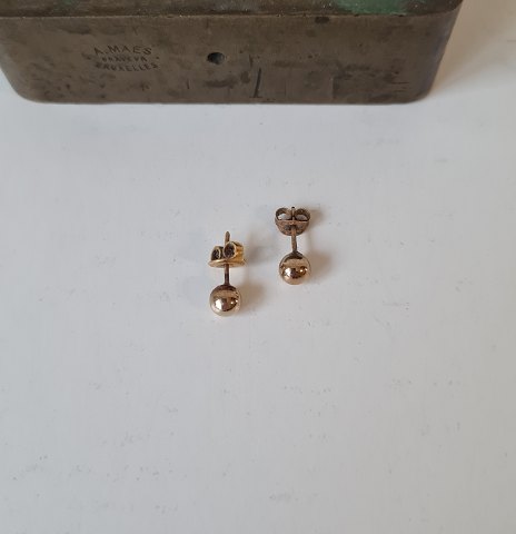 Pair of ear rings in 8 kt gold