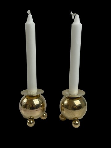 Pair of Swedish ball-shaped brass rods on ball-shaped feet