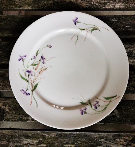 B&G dinner plate with flower decoration