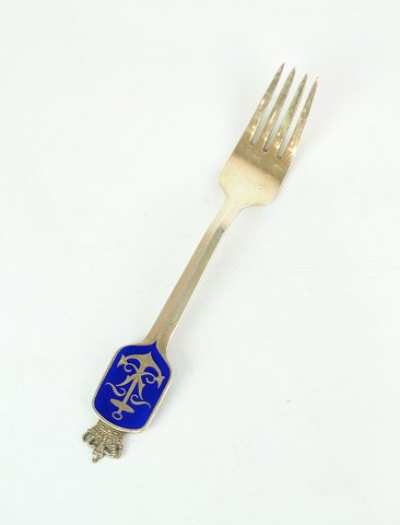 50 års Jubilæums gaffel, blå emalje, kongekrone, 1899-1949
Flot stand
