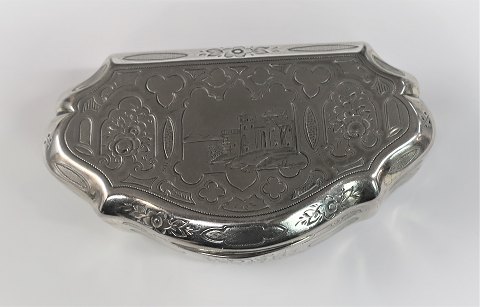 Silberdose mit Innenvergoldung. Länge 9 cm. Breite 5 cm. Mit schwedischem 
Importstempel. Hergestellt um 1870.