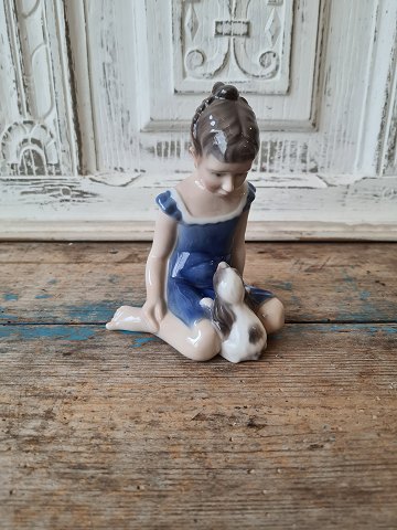 Lyngby figure - girl with puppy no. 97