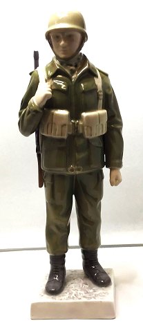 Bing & Gröndahl. Porzellanfigur. Soldat. Modell 2444. Höhe 29 cm. (1 Wahl)