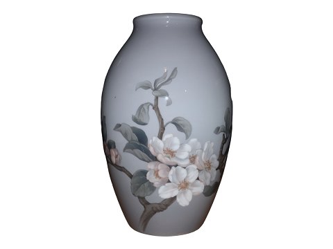 Bing & Grøndahl
Større Art Nouveau vase med blomster designet af Ingeborg Skrydstrup