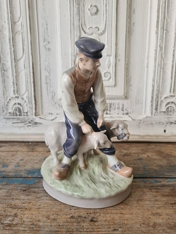 Royal Copenhagen figure no. 627