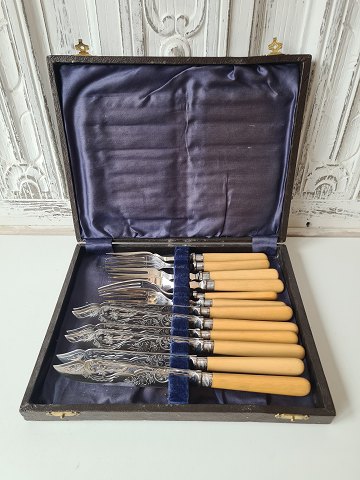 English silver-plated fish cutlery with bone handle for six people in original 
spoon.