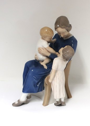 Bing & Grondahl. Porcelain figure. Trio, mother with two children. Model 2262. 
Height 20 cm. (1 quality)