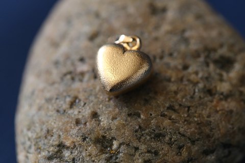 Small gold heart in 14 carat gold. Beautiful little pendant, for either a 
bracelet or necklace.