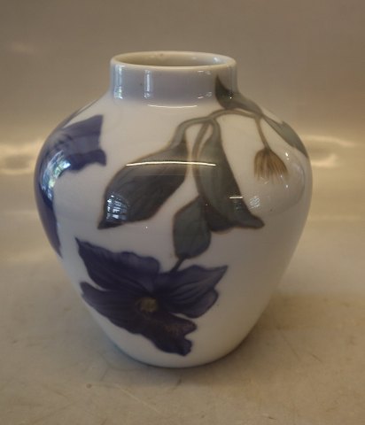 180-902 Kgl. Vase med blå blomst 15 cm præ 1923 
 Kongelig Dansk