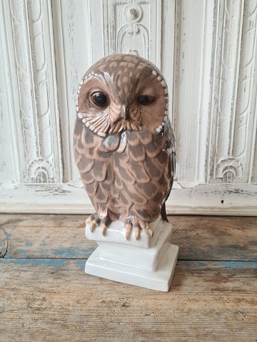 B&G figure - owl on base no. 2424