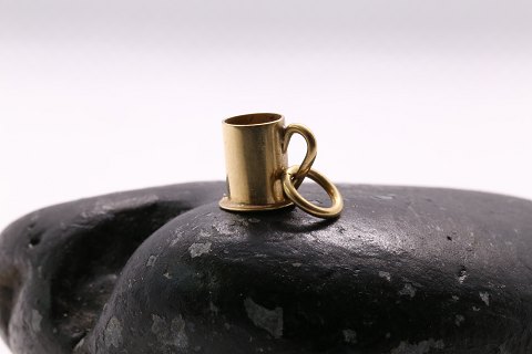Charm in 14 carat gold, designed as a mug. Stamped 585.