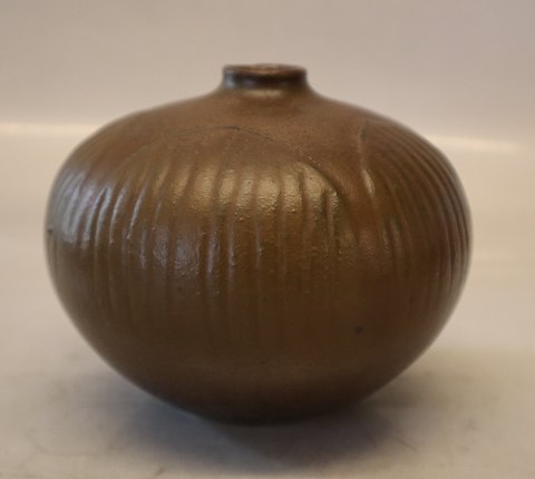 Royal Copenhagen 21986 RC Small Vase 11 x 13 cm  January 1963 Gerd Bøgelund