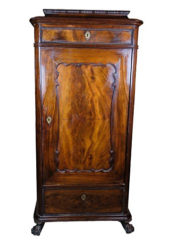 Tall Cabinet - Polished Mahogany - 1850s
Great condition

