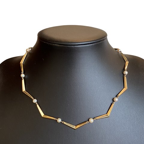 Necklace of 14k gold, set with pearls