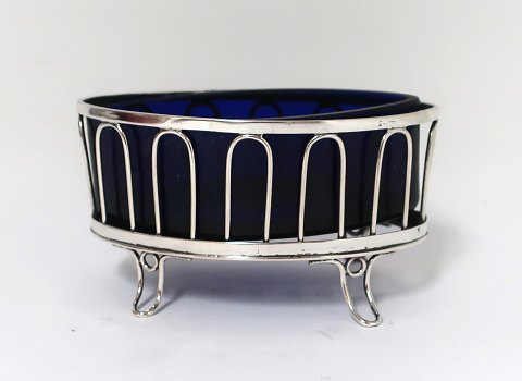 Niels Christopher Clausen, Odense. (NC). Silver salt jar with blue glass. Length 
9 cm. Produced approx. 1850.