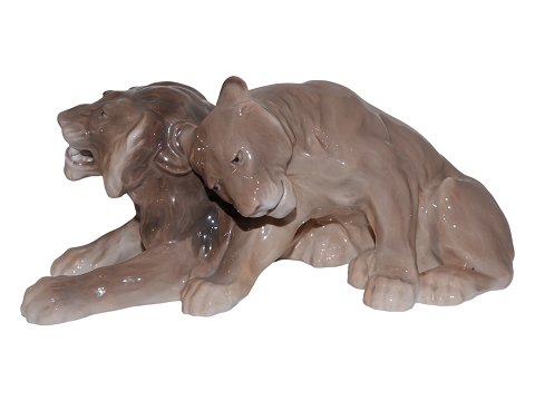 Large Bing & Grondahl figurine
Two lions