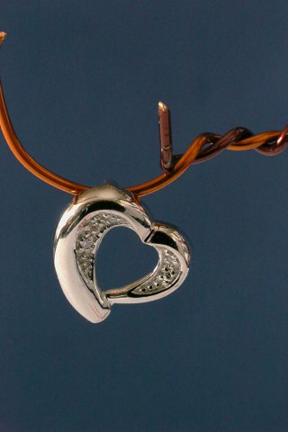 Heart-shaped pendant in 14 carat white gold, with diamonds. Stamped 585 JA. Very 
exclusive.