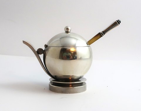 Georg Jensen. Sterling (925). Mustard jar with spoon. Pyramid. Model 632. Design 
Harald Nielsen. Produced 1933-1945.