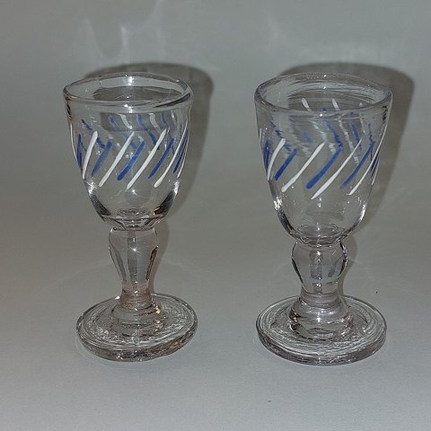 Pair of shot glasses 19th century
&#8203;