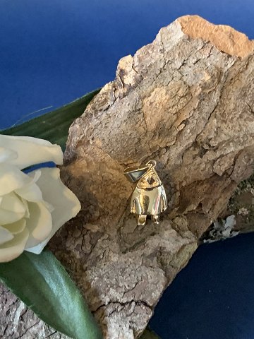 Elegant Thule Eskimo Pendant in 14 carat Gold
