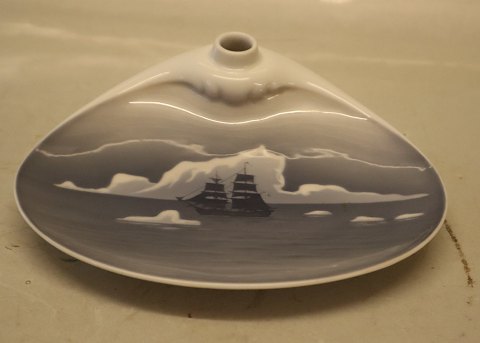 Royal Copenhagen 1929 RC Tray with pen holder decorated with icemountains and 
ship 19 x 18 cm