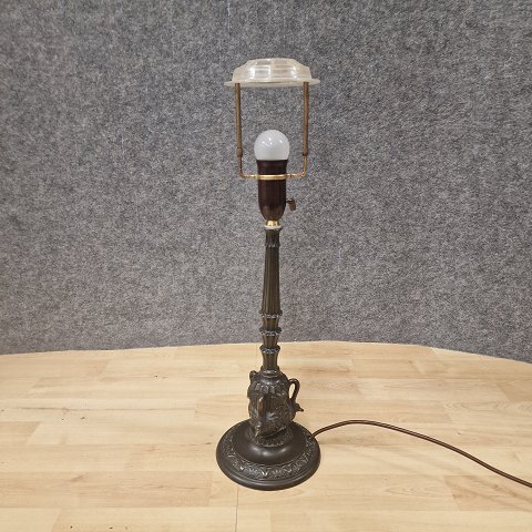 Bordlampe
sort og med svaner