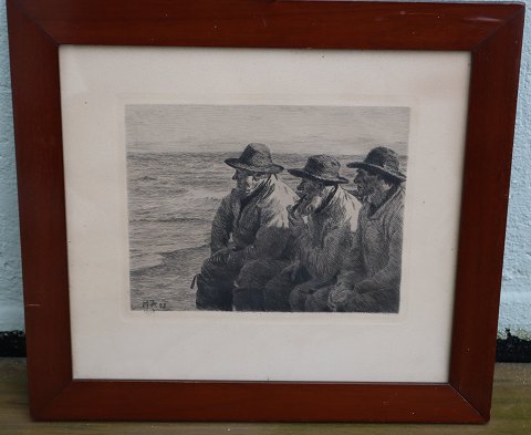 Michael Ancher Litografi Tre fiskere ved Skagen Strand 36.5 x 41.5 cm  inklusiv 
mahognibejset træramme
