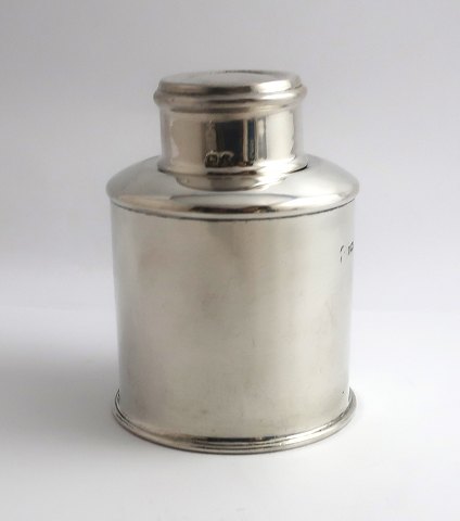 Englische Teedose aus Silber (925). Birmingham. Höhe 9 cm. Es sind 
Gebrauchsspuren vorhanden.