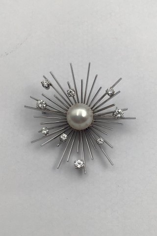 Georg Jensen & Wendel 18 K Whitegold Brooch with Pearl and Diamonds