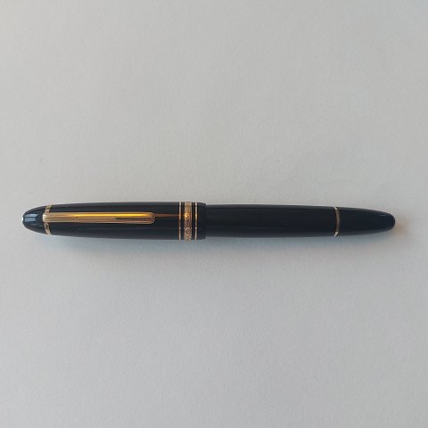 Black Montblanc Meisterstuck Le Grand 146 fountain pen