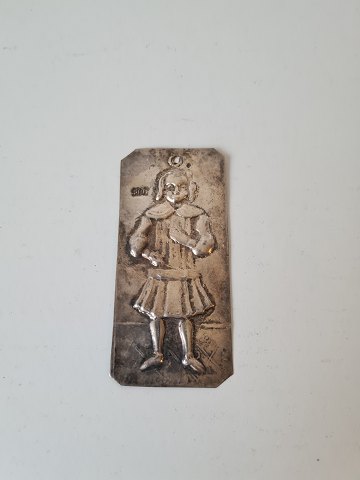 Votiv i sølv med motiv af en pige