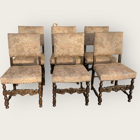 6 chairs
Dark oak and fabric
total DKK 1100