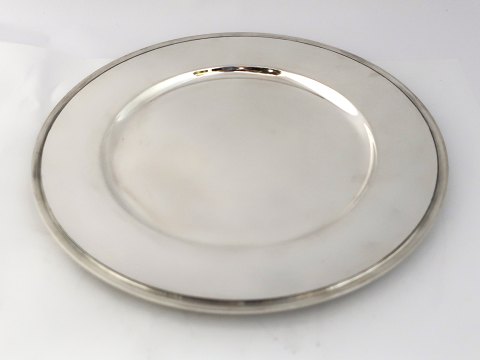 Georg Jensen. Pyramid. Silver cover plate Sterling (925). Model 600Y. Design 
Harald Nielsen. Diameter 28 cm.