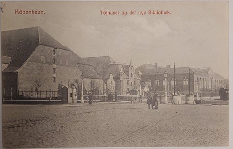 KØBENHAVN: Tøjhuset og det nye bibliotek ca. 1910
