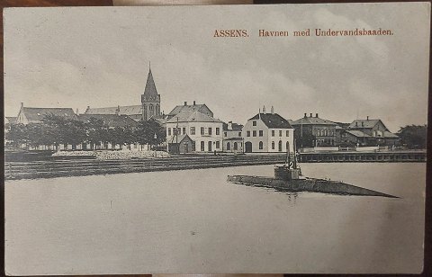 Postkort: Motiv med ubåd i Assens havn i 1914