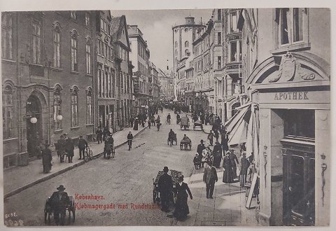 Postkort: Motiv med liv I Købmagergade med Rundetårn 1909