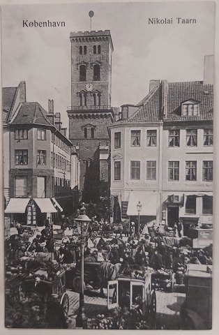 Postkort: Nicolai Tårn. Liv på Højbro Plads ca. 1910
