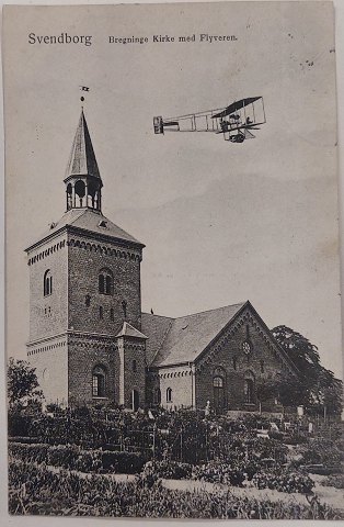 Postkort: Bregninge Kirke med flyveren i 1912