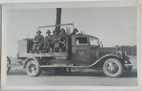 Postkort: Danske soldater på lastvogn 1939