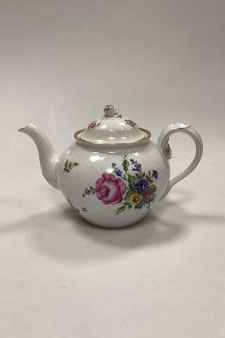 Bing and Grondahl Saxon Flower, White Medium Teapot No. 92
