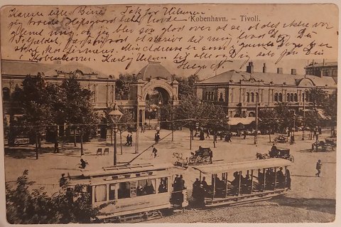 Postkort: Sporvogn foran indgangen til Tivoli i 1904