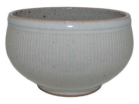 Bing & Grondahl art pottery
Bowl by Richard Kjærsgaard