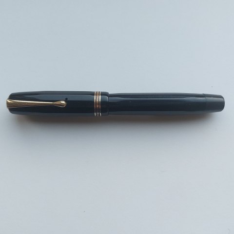 Black 12-sided Penol de Luxe fountain pen
&#8203;