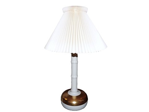 Royal Copenhagen
TallvBamboo table lamp with gold and Le Klint shade