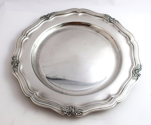 Silverplated cover plates. 12 pieces. Diameter 27 cm