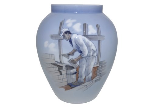 Lyngby porcelain
Vase with bricklayer